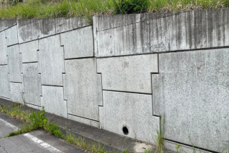 Valderci Malagosini Machado explora a aplicação de painéis duplos em contenções de aterros elevados e os fatores que garantem sua estabilidade a longo prazo.