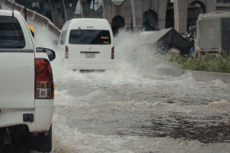 Temporal em Manaus expõe fragilidade da drenagem urbana após alagamento na Bola das Letras