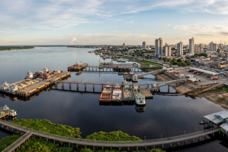 Manaus acompanha estabilização da cheia dos rios: o que muda para transporte, economia e rotina da população