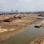 Seca na Amazônia aumenta risco para Manaus: o que a baixa dos rios pode mudar no combustível, nas cargas e nos preços