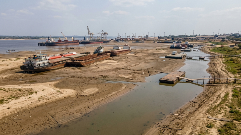 Seca na Amazônia aumenta risco para Manaus: o que a baixa dos rios pode mudar no combustível, nas cargas e nos preços