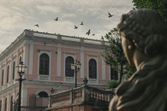 Fachada do Museu da Cidade de Manaus, no Centro Histórico, onde ocorre exposição sobre memórias da pandemia de Covid-19